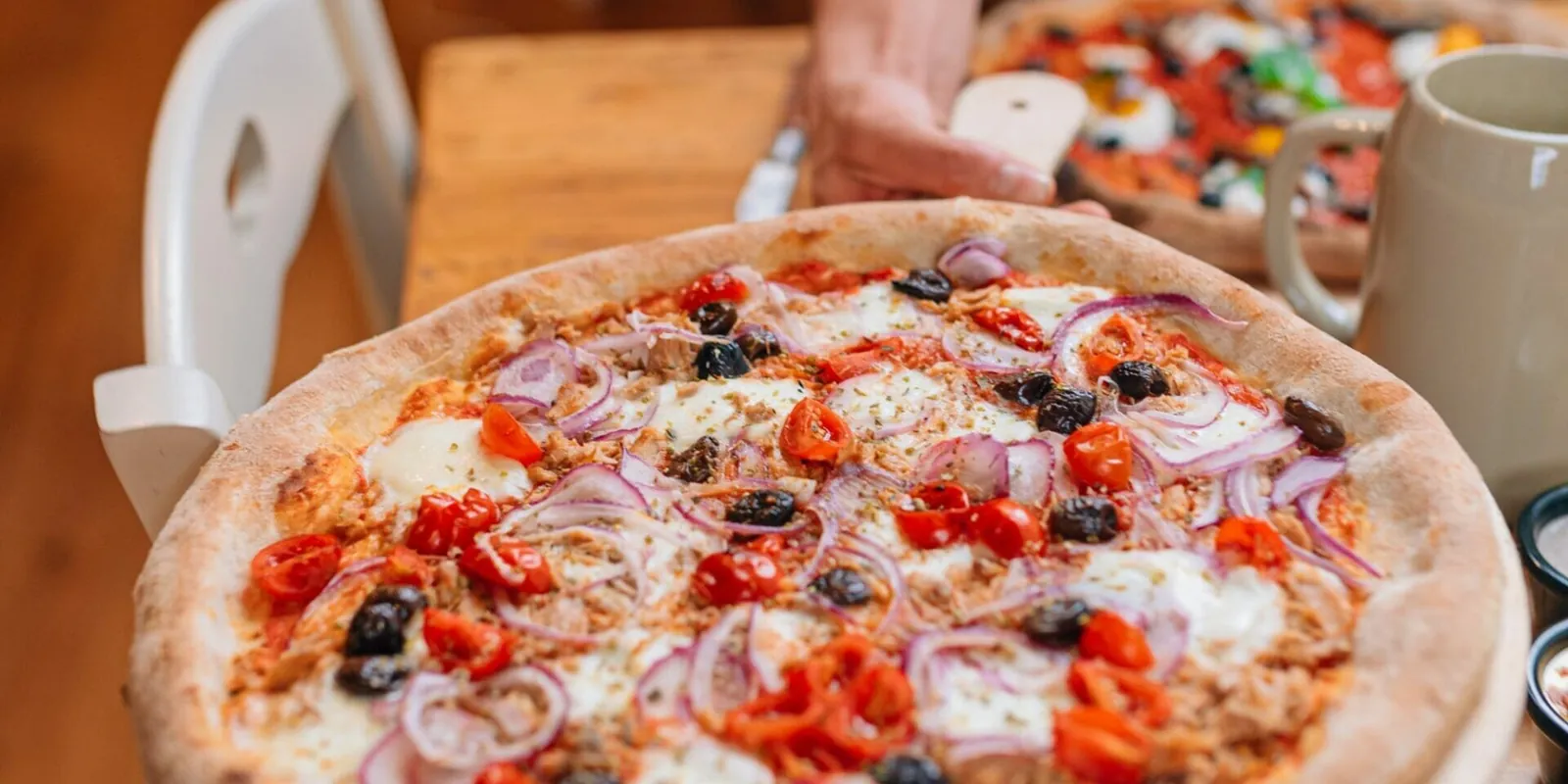 Pizza sul tagliere della Brasserie